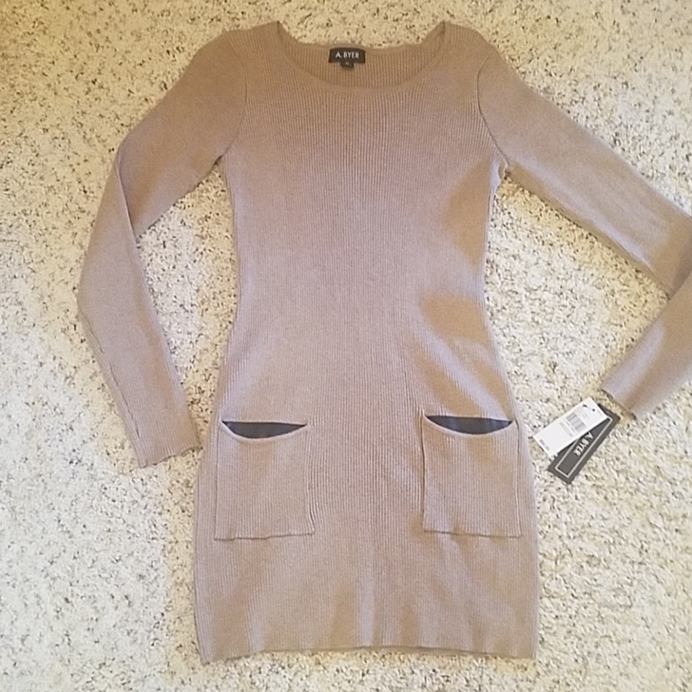 Sweater - Picture 1 of 2